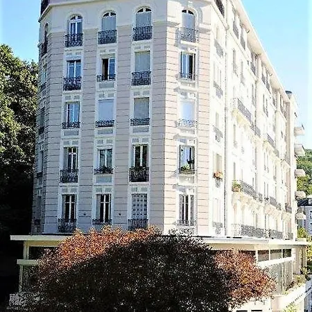 Grand Studio 38m2 Dans Ancien Palace Avec Piscine Et Place De Parking Privee