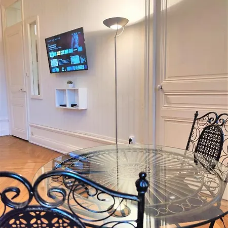 Appartement Grand Studio 38m2 Dans Ancien Palace Avec Piscine Et Place De Parking Privee *