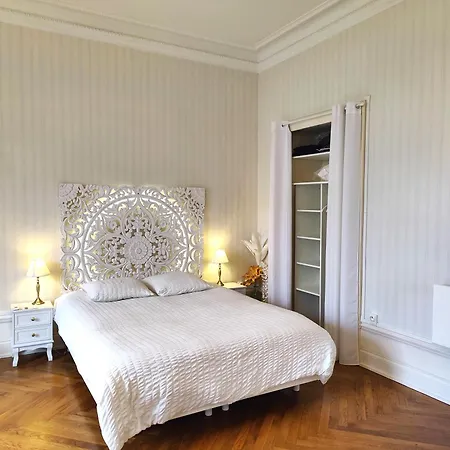 Appartement Grand Studio 38m2 Dans Ancien Palace Avec Piscine Et Place De Parking Privee *