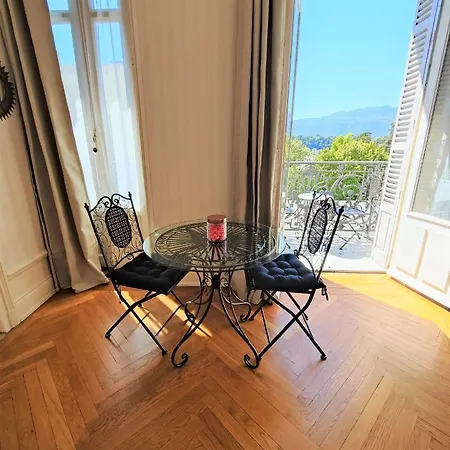 Grand Studio 38m2 Dans Ancien Palace Avec Piscine Et Place De Parking Privee アパート *